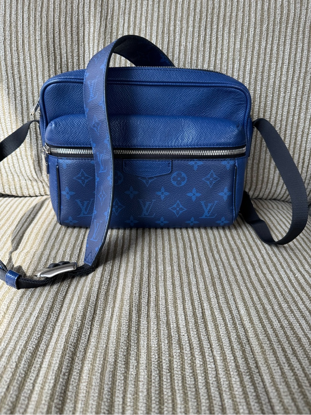 Louis Vuitton Outdoor Messenger PM Taigarama w/COA and Dust Bag - Unisex
